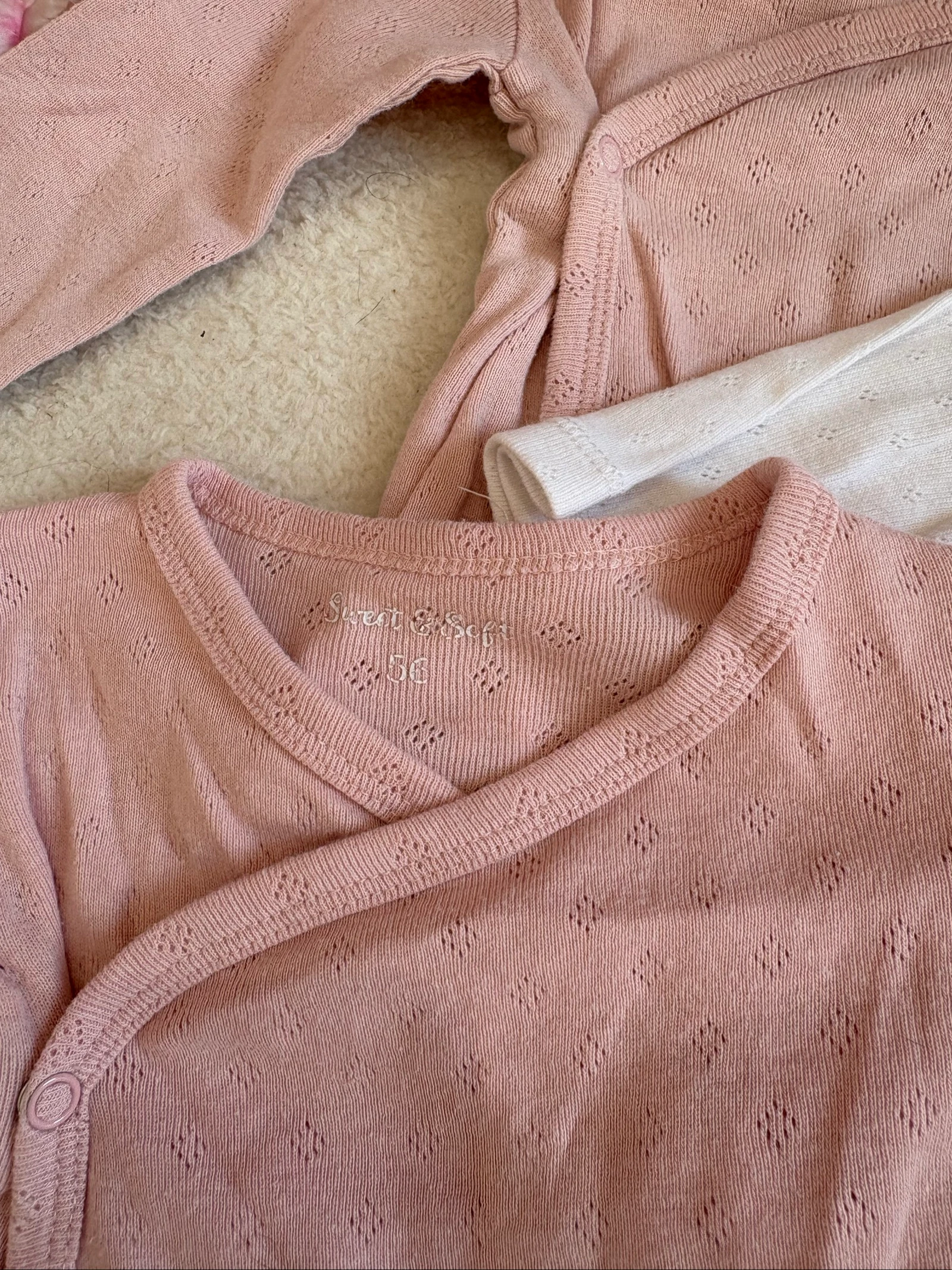 Set of 3 girl baby heart-neckline bodysuits 3 months – Pink & white – photo 2